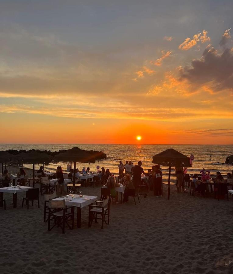 פיומיצ'ינו Sunset Beach מראה חיצוני תמונה